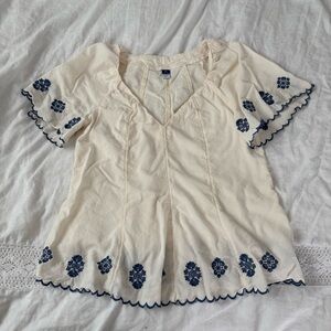 Old Navy V-neck Embroidered Top white blue Small Tall peplum scallop